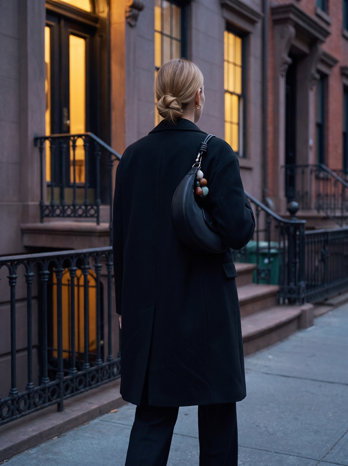 The Demilune in Noir, from behind on the street